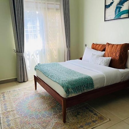 Alsander Homes Peach Bweyogerere Buitenkant foto